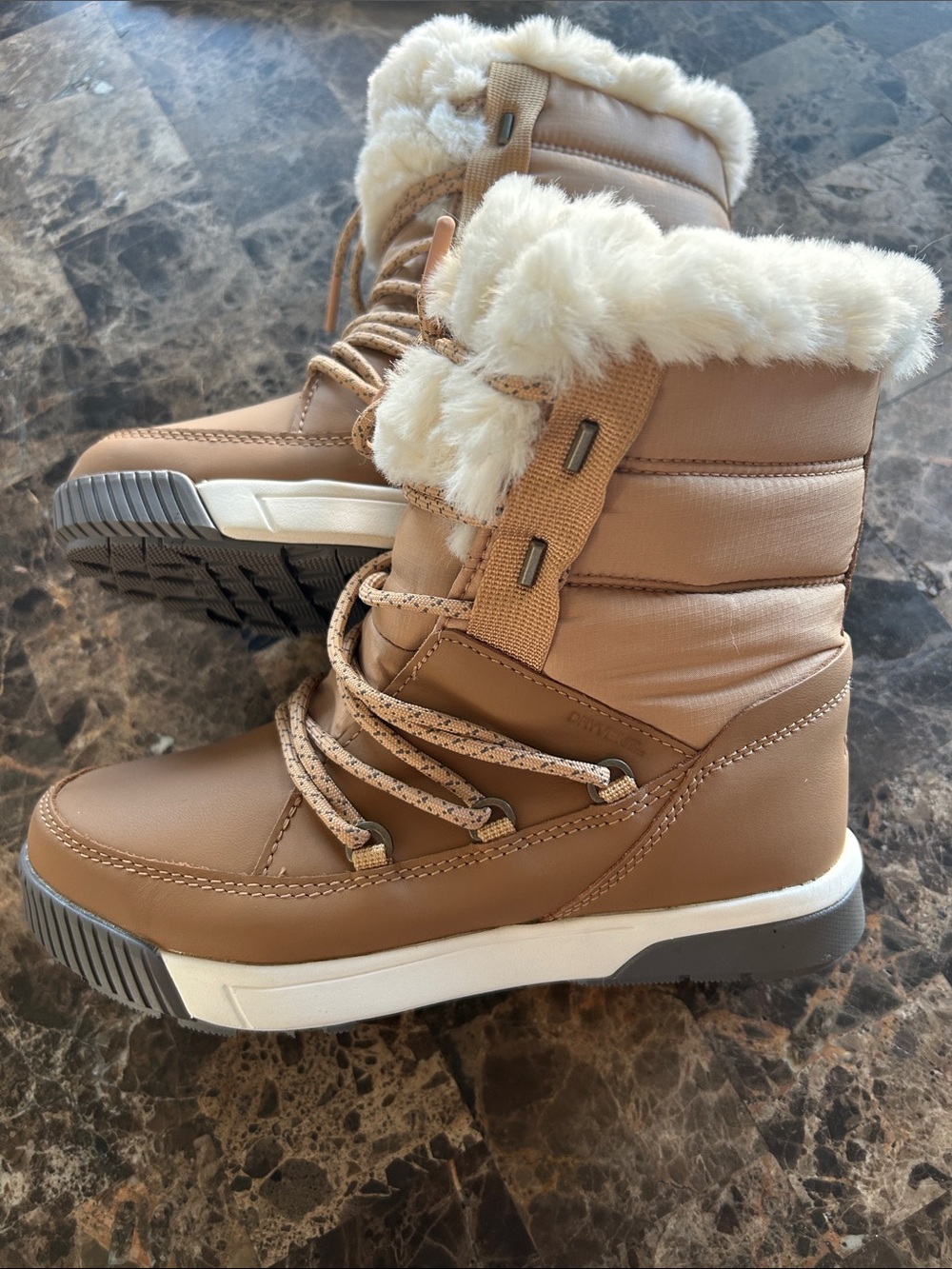 NWT 🆕 The North Face Women's Thermoball Tan Lace-up Luxe Winter Tan Boots size 5